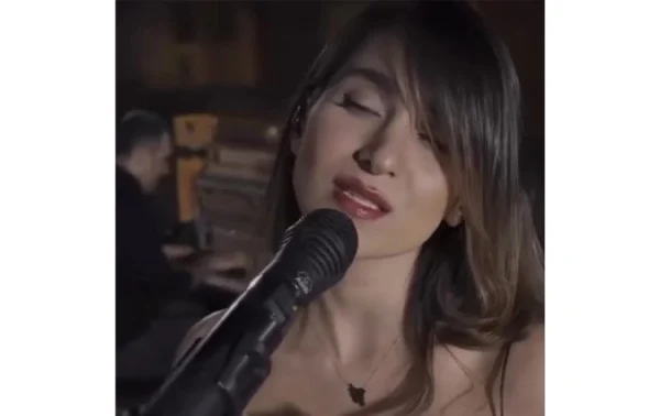 Condenan a latigazos a cantante por no portar velo en Irán