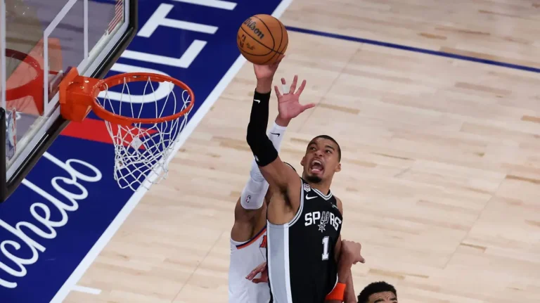 Spurs tomó un respiro al detener a los Knicks en el Juego 3 de las NBA Finals