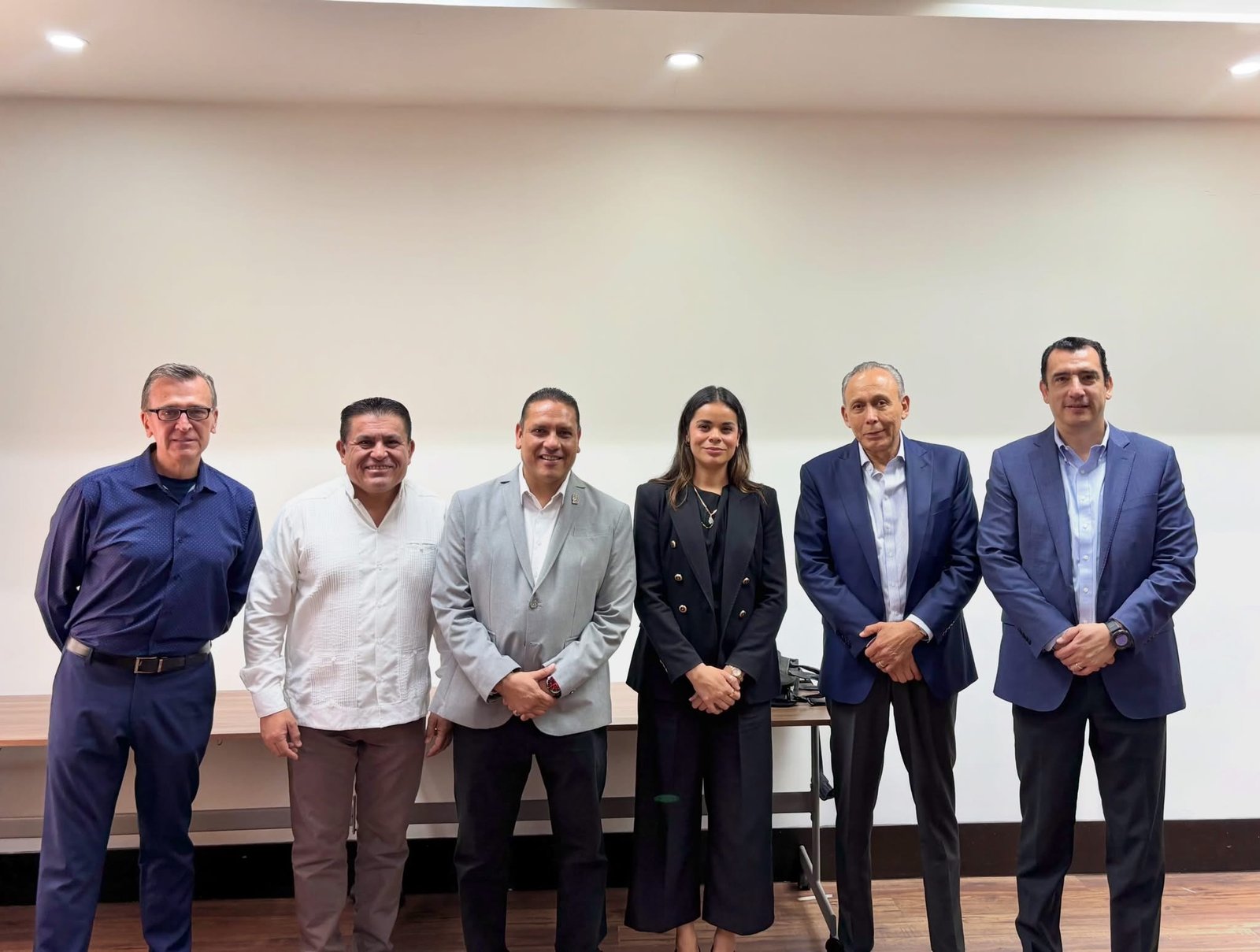 Hoy, las reglas de Morena-Licencias, registros y encuestas-Bonilla y la marcha por la familia-Reencuentro de priistas