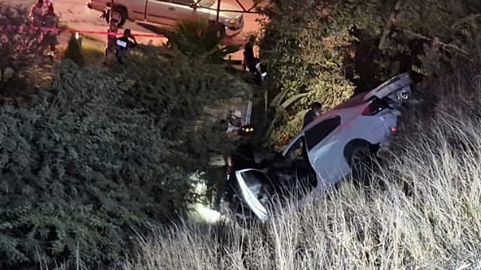 Mueren dos adolescentes tras volcadura de vehículo en acceso de Jiménez a Parral