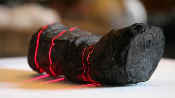 Descifran un rollo de papiro calcinado durante la erupción del Vesubio con ayuda de la inteligencia artificial