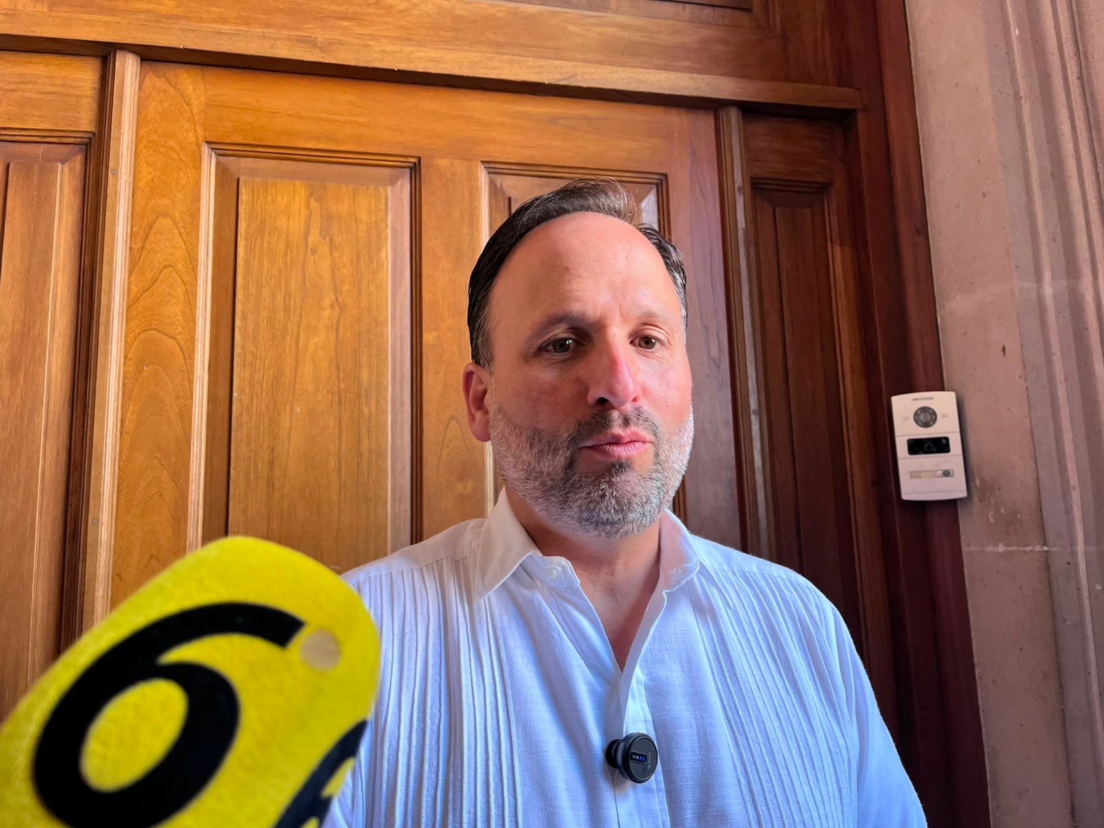 Atiende Estado desplazamiento de personas, sin ayuda de la Federación: Santiago de la Peña