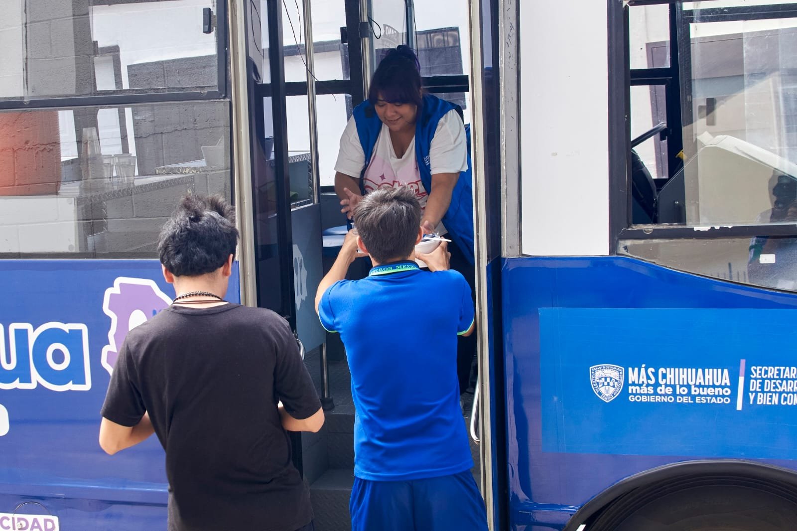 Llega comedor móvil de NutriChihuahua a Escuela Maestros Mexicanos