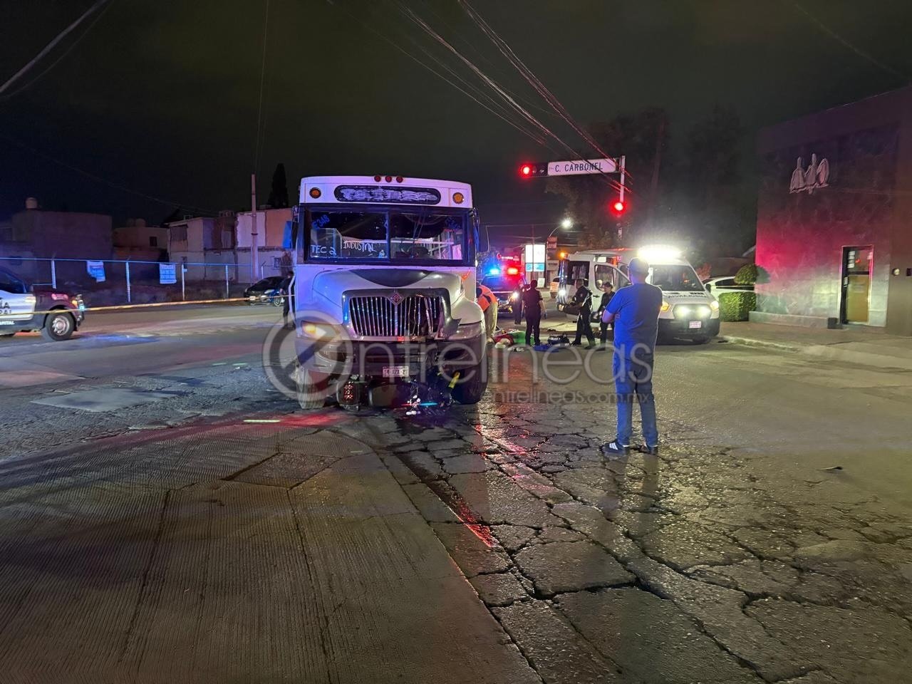Muere motociclista tras chocar de frente contra camión urbano en la avenida Pascual Orozco
