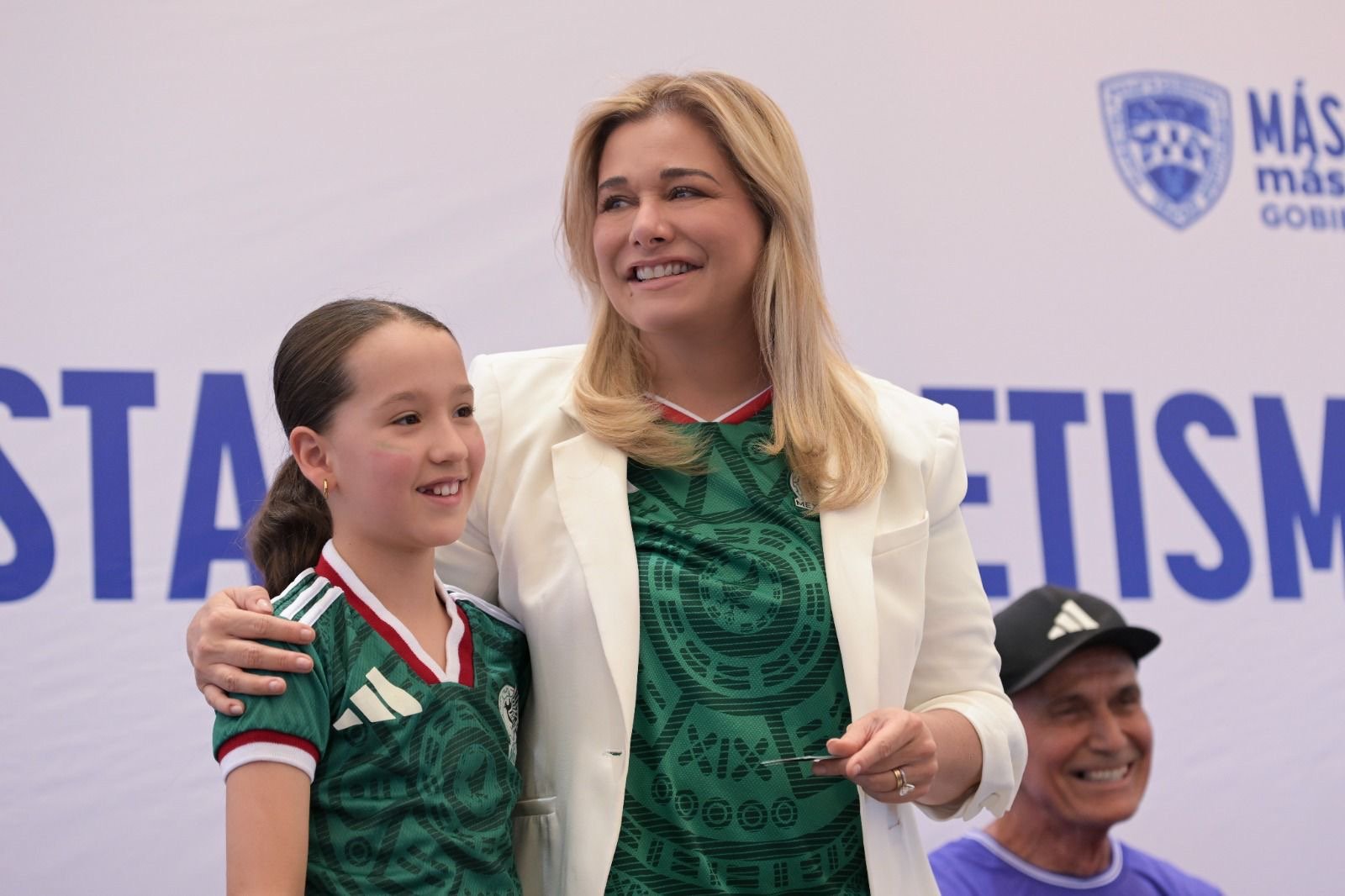Maru Campos inaugura nueva pista de atletismo en Delicias
