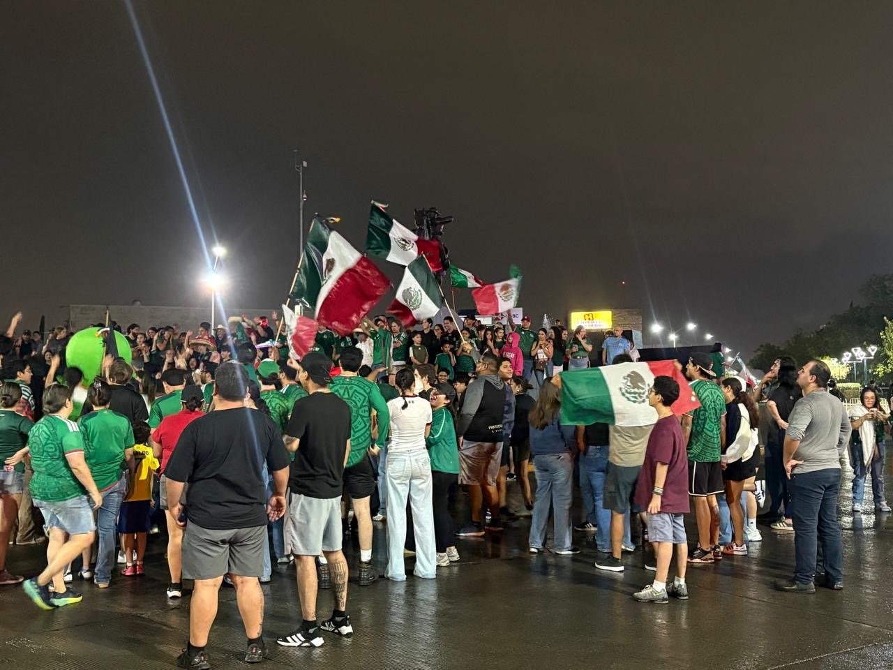 Asistieron 10 mil a Plaza del Ángel y 4 mil a celebrar al Pancho Villa, se duplicó asistencia