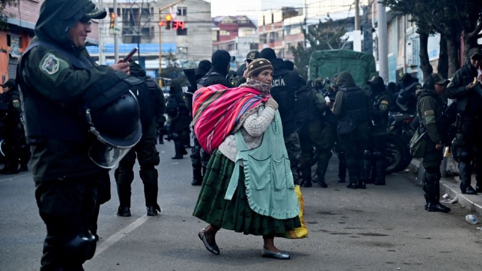 Presidente de Bolivia declara estado de excepción a 50 días del inicio de bloqueos carreteros