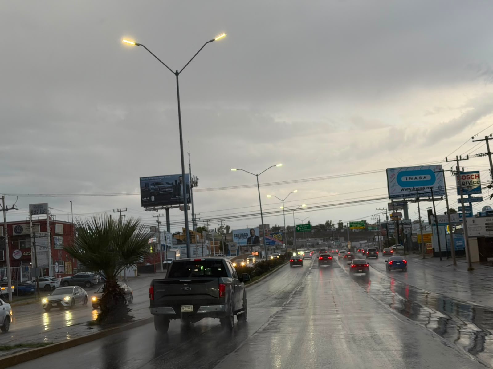 Lluvia refresca distintos sectores de la capital; norte de la ciudad registra la mayor intensidad
