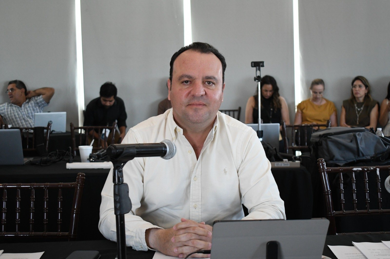 Denuncia del PRI vs espectaculares de aspirantes busca piso parejo y no daña una posible alianza con el PAN: Memo Ramírez