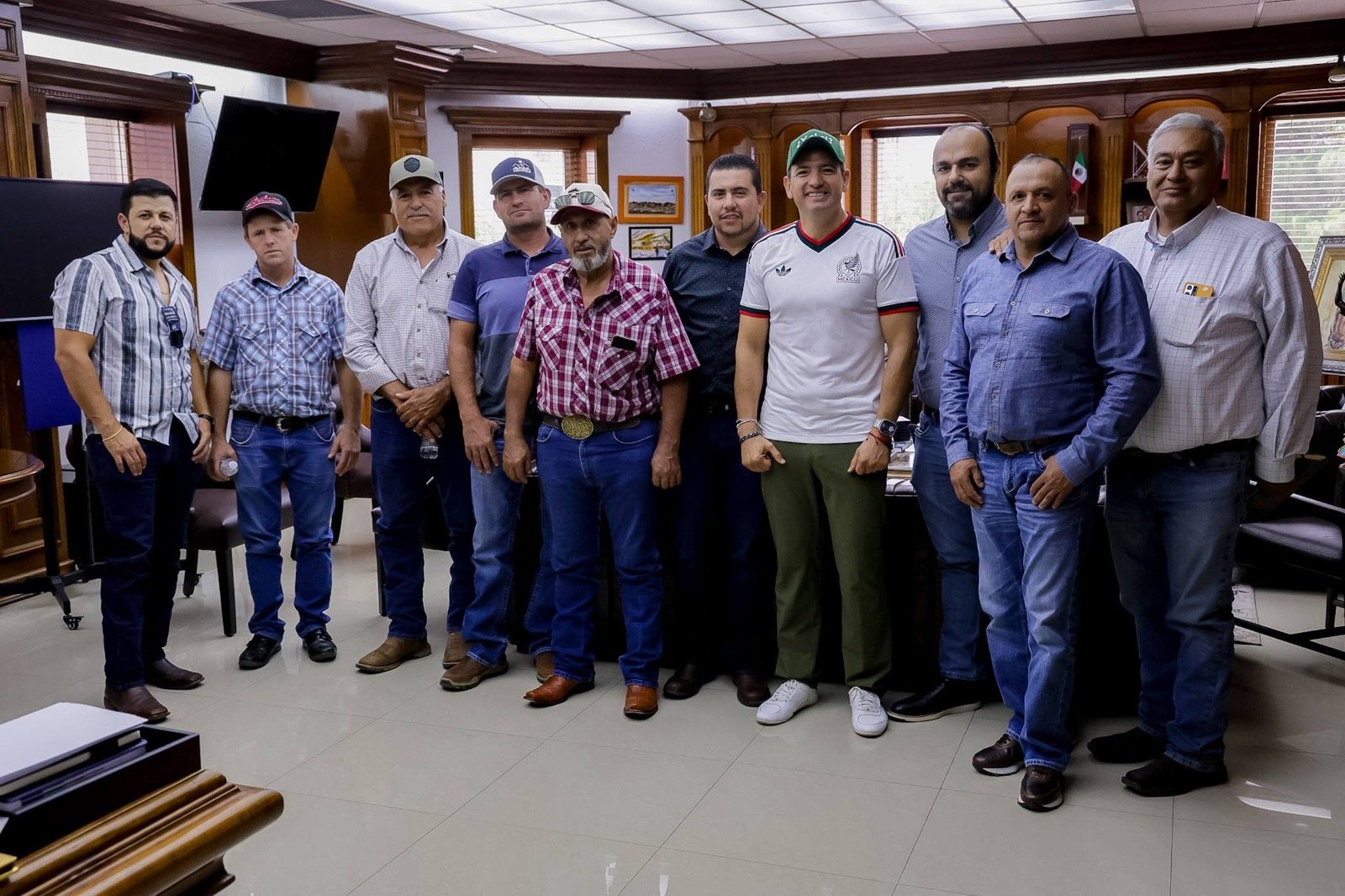 Dialoga alcalde Marco Bonilla con Fernando Suárez y líderes transportistas de Cuauhtémoc
