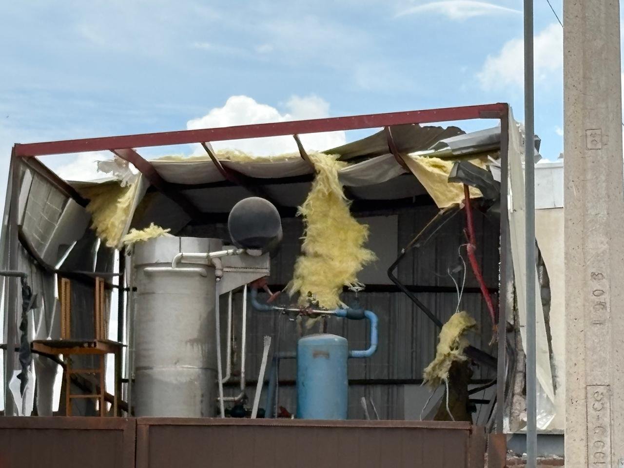Explosión de tanque de refrigerante sacude fábrica de hielo en la colonia Villa Juárez