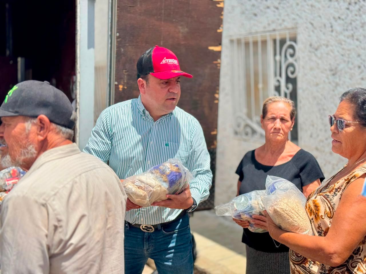 Memo Ramírez mantiene presencia permanente en las colonias de Parral