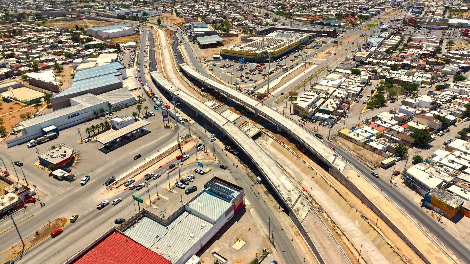 Avanza construcción del paso superior de Los Nogales e Industrias; realizan retornos, drenaje y ampliación de carriles