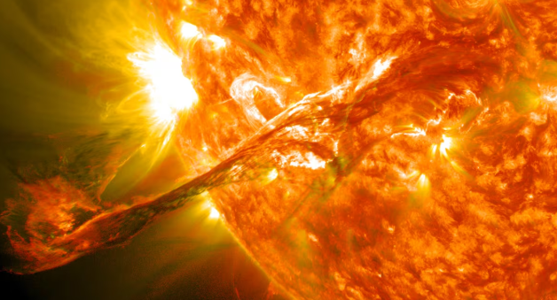 Fuerte llamarada solar de categoría X pone en alerta a especialistas