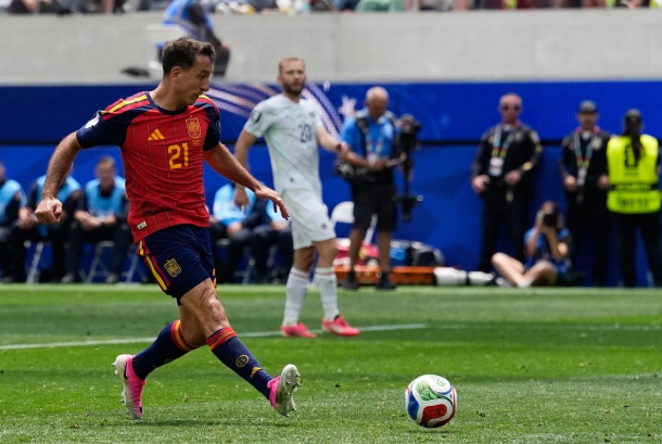 España golea 3-0 a Austria y avanza sin dificultades a octavos
