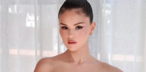 Selena Gomez presume su look del ensayo de la boda de Taylor Swift y aprovecha para promover su línea de belleza
