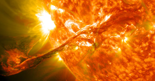 Fuerte llamarada solar de categoría X pone en alerta a especialistas