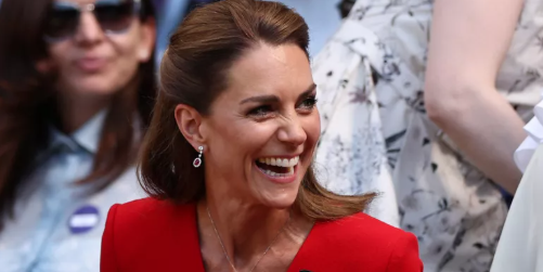 Kate Middleton es la reina de Wimbledon e impacta con un outfit rojo de Alexander McQueen en la final femenil del torneo