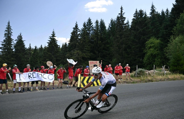 Isaac del Toro cae al séptimo puesto del Tour de Francia; Pogacar se mantiene firme en el liderato