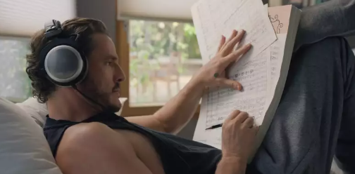 Pedro Pascal cambia la acción por la música: así luce ‘Behemoth!’, el intenso nuevo filme de Tony Gilroy