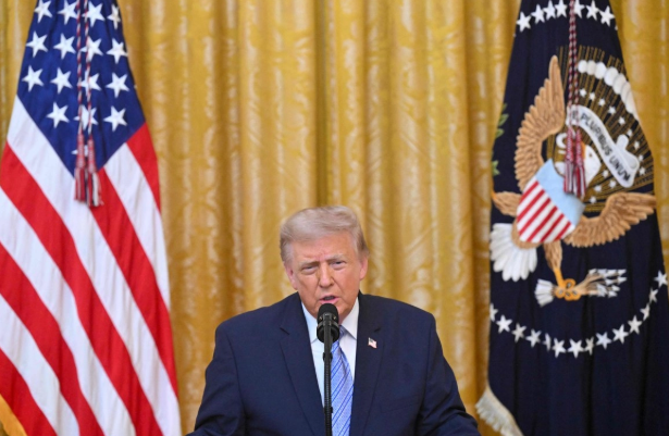 Trump culpa a China de hackeo en elecciones de 2020 y desclasifica supuestos informes
