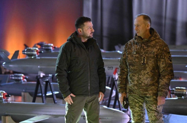 Zelensky destituye al comandante del Ejército de Ucrania y nombra a Mykhailo Drapatyi
