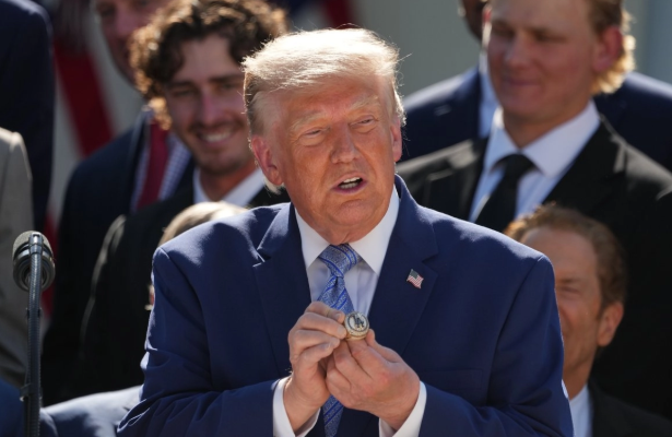 Trump impondrá aranceles de 10% a 60 países, incluido México, a partir del viernes