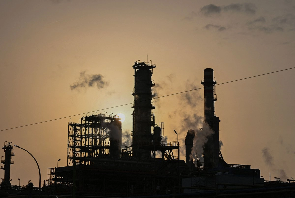 Se disparan los precios del petróleo tras anuncio de Trump sobre fin de alto al fuego con Irán
