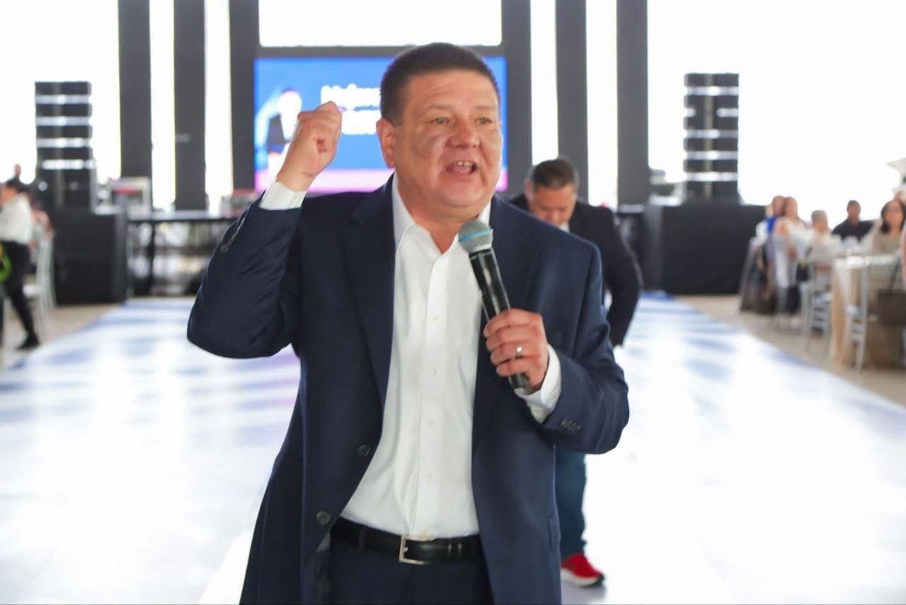 Se registra César Jáuregui como aspirante a la alcaldía por el PAN