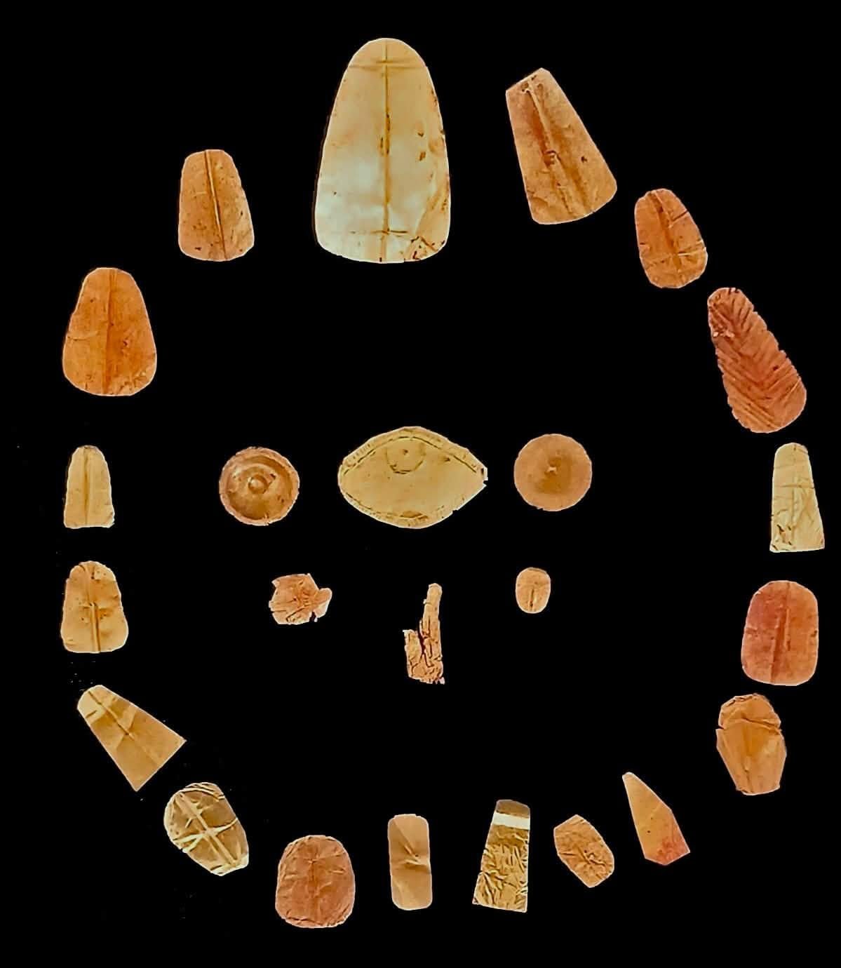 Hallan lenguas de oro en antiguas tumbas en Egipto