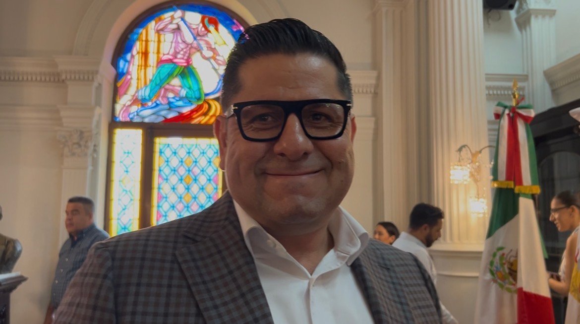Estamos listos para competir, dice Félix Martínez; se registra como aspirante a diputado por el Distrito 17