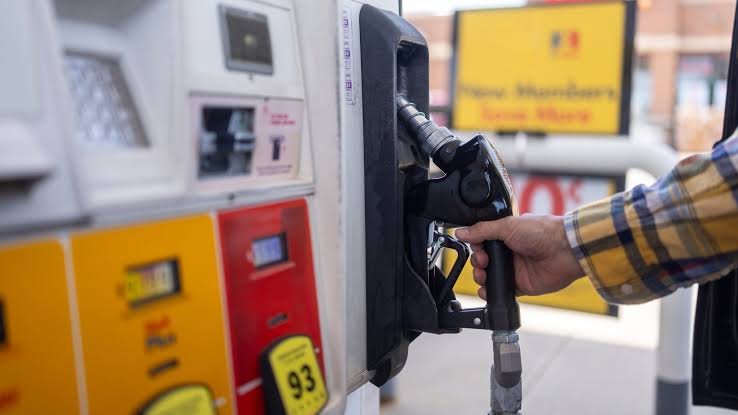 En medio del conflicto con Irán, aumentan los precios de la gasolina y el diésel en EE.UU.