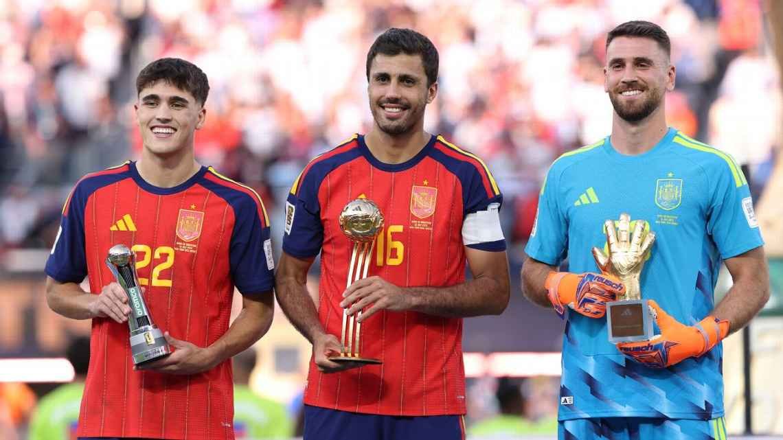 Rodri, Cubarsí y Unai Simón: España arrasa en los premios individuales del Mundial