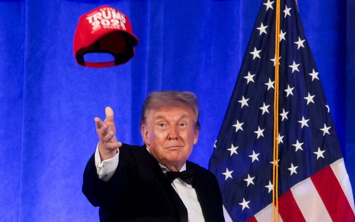 Trump se coloca una gorra ‘2028’ y vuelve a hablar de un nuevo mandato