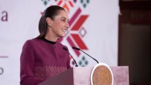 Sheinbaum busca consenso para regular el uso de celulares y redes sociales entre menores de edad