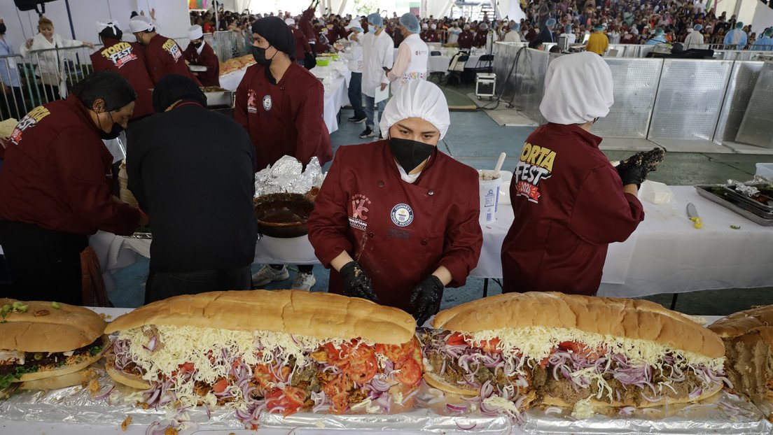 En CDMX baten el récord Guinness al crear la torta más grande del mundo; así la elaboraron
