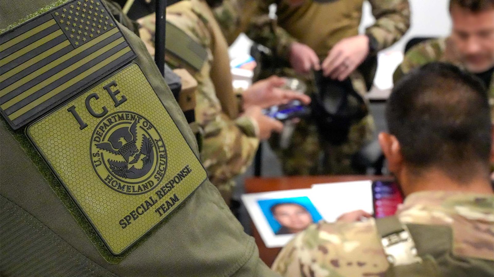 ICE detiene a más de 10 mil migrantes en cinco días al intensificar operativos: NYT
