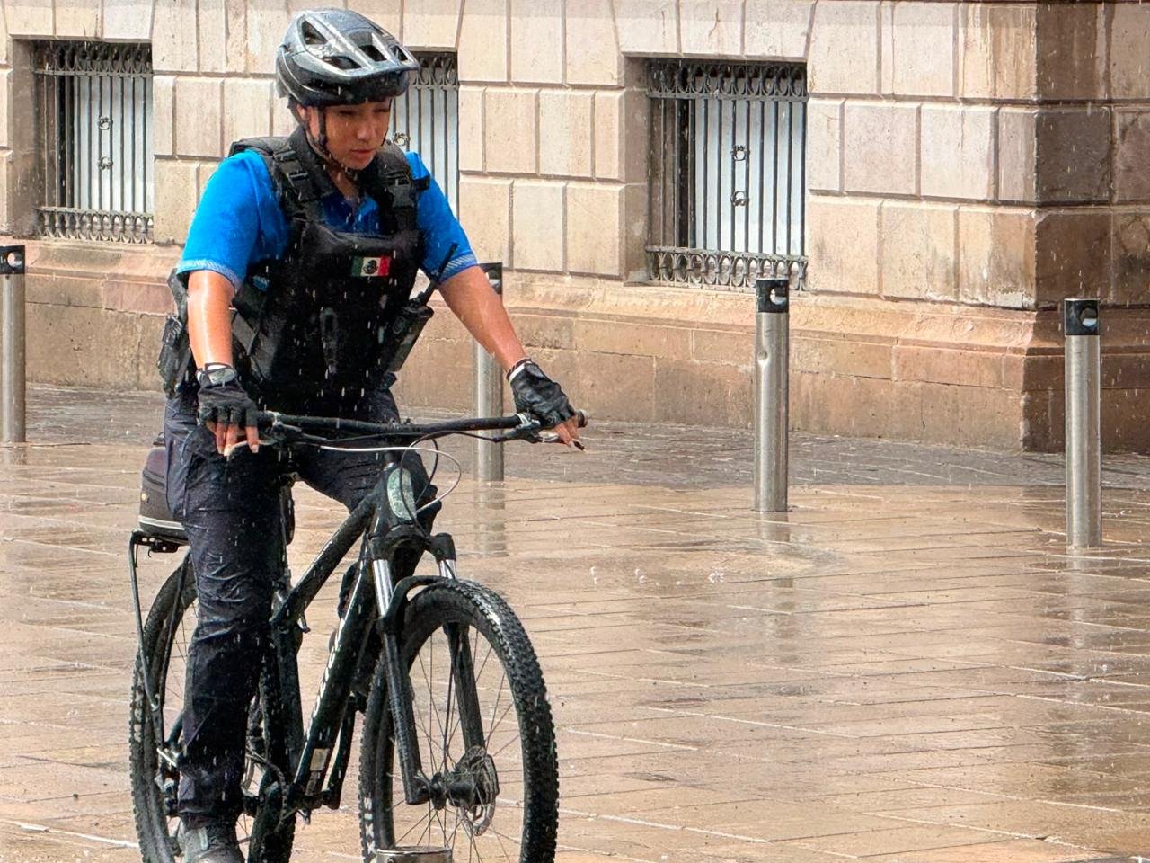 Lluvia sorprende y refresca a Chihuahua; autoridades llaman a extremar precauciones