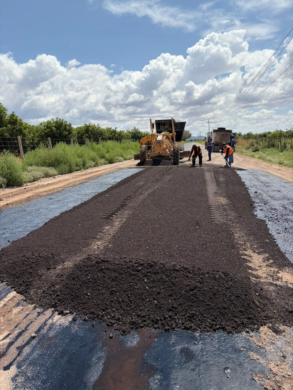 Rehabilita Obras Públicas caminos tras afectaciones por lluvias, despejado un carril tras derrumbe en Maguarichi