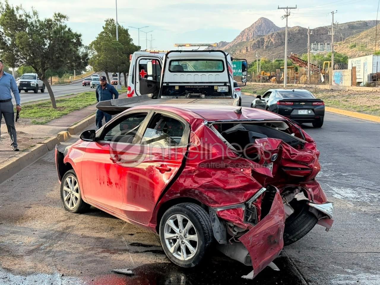 Aparatoso choque en la Vialidad Sacramento deja un lesionado y cuantiosos daños materiales