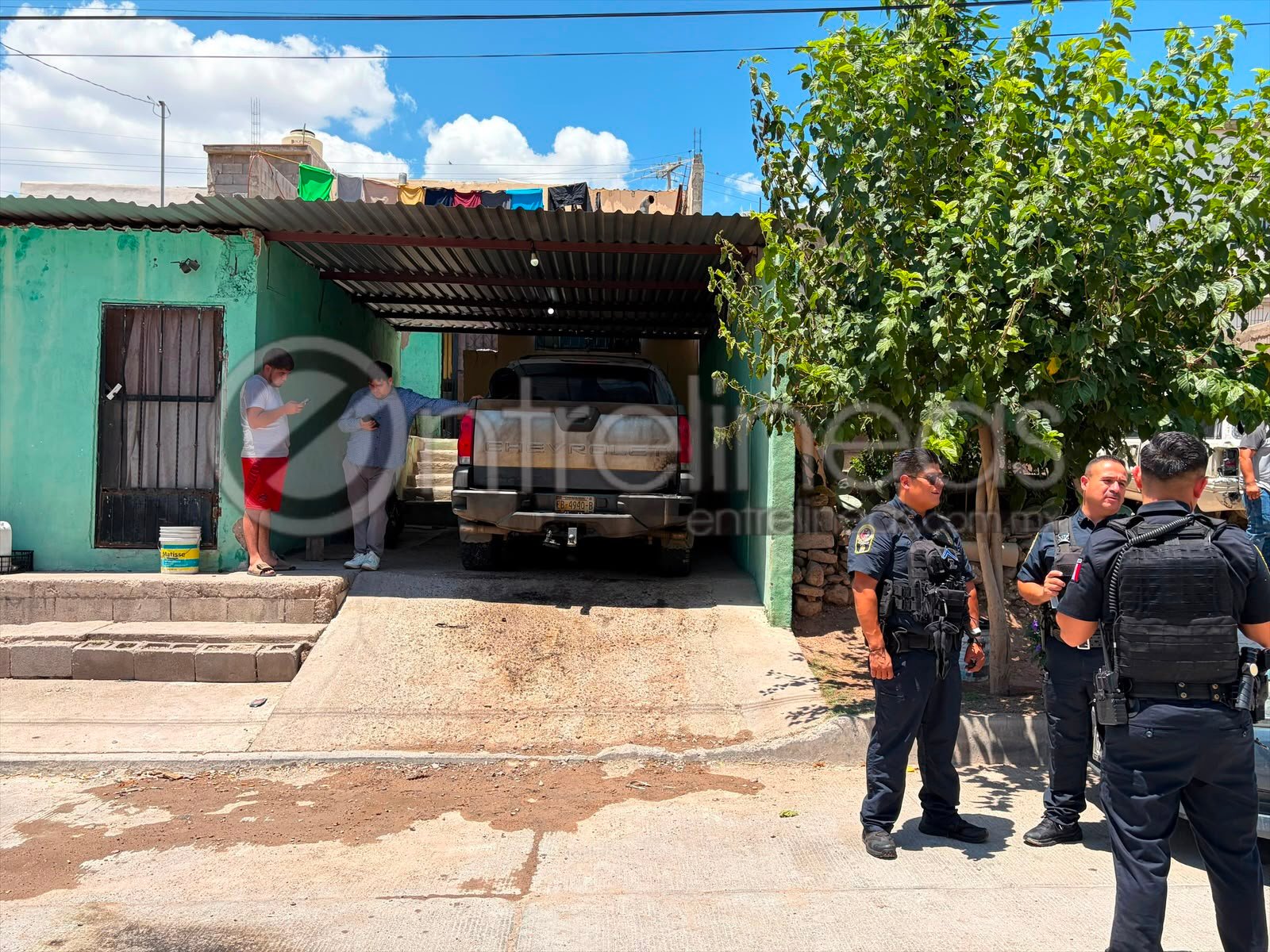 Sujeto lanza bomba molotov a camioneta en la colonia Quintas Carolinas