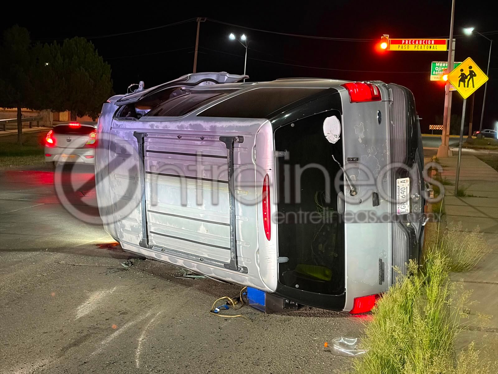 Ebrio provoca choque volcadura en Vialidad Los Nogales
