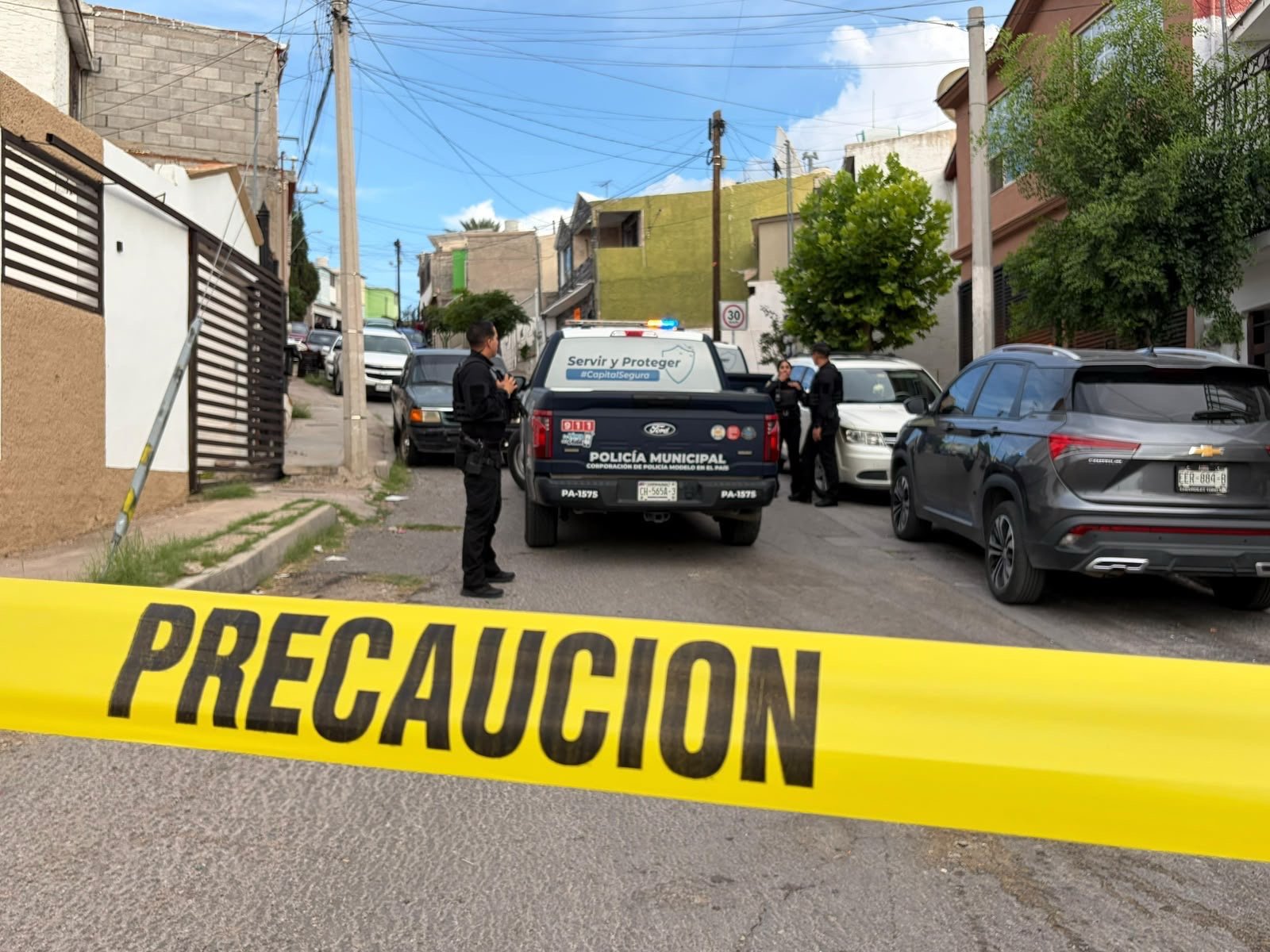Policía municipal atendió reporte por alteración del orden por una persona intoxicada que ponía en riesgo a los vecinos; dicha persona murió en el lugar