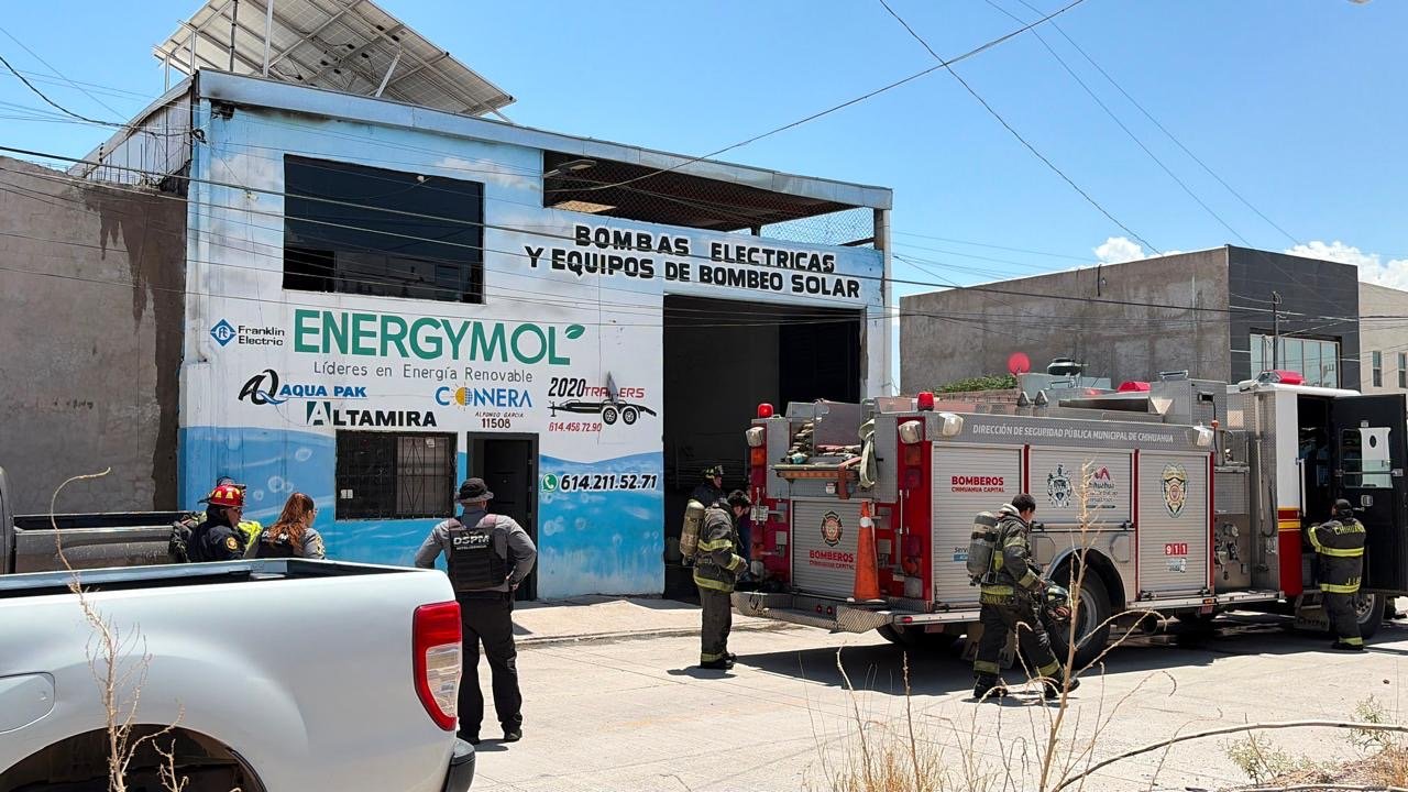 Cortocircuito provoca incendio en bodega de la colonia Deportistas