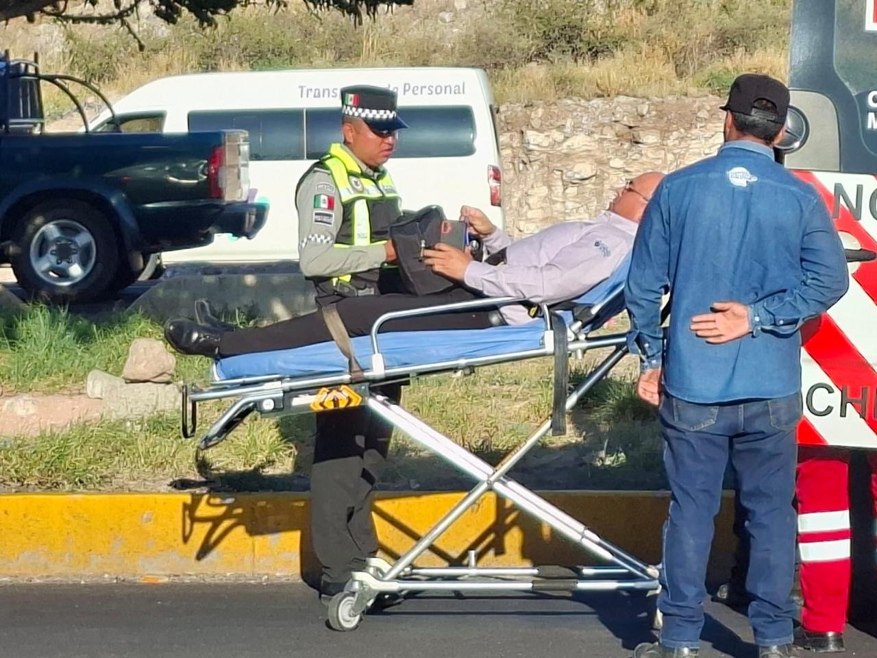 Doce lesionados tras choque entre dos camiones de transporte de personal en la carretera Chihuahua–Juárez
