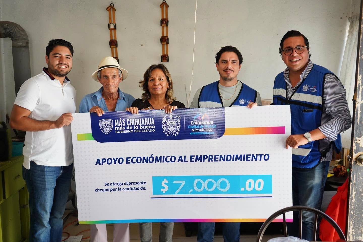 Apoyan Estado y Municipio a personas emprendedoras de la capital