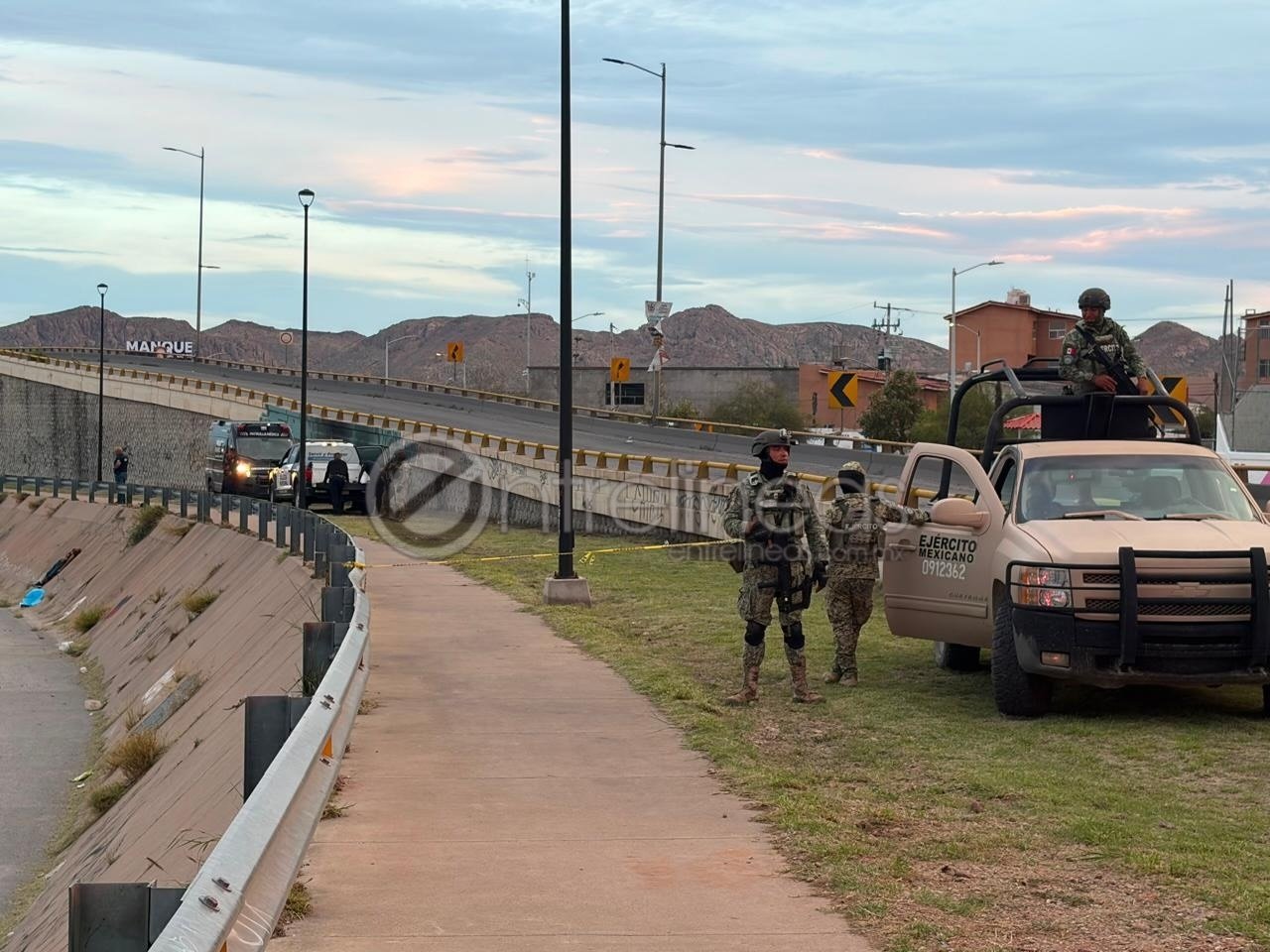 Localizan a hombre sin vida en canal de la Vialidad Los Nogales