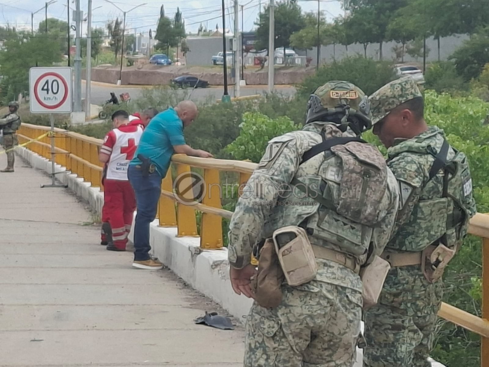 Sujeto detiene su vehículo y se arroja al Canal Chuvíscar