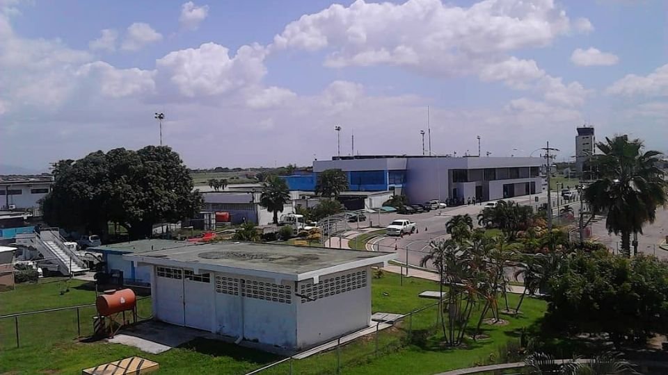 Rayo impacta en un aeropuerto de Venezuela: reportan al menos nueve personas heridas