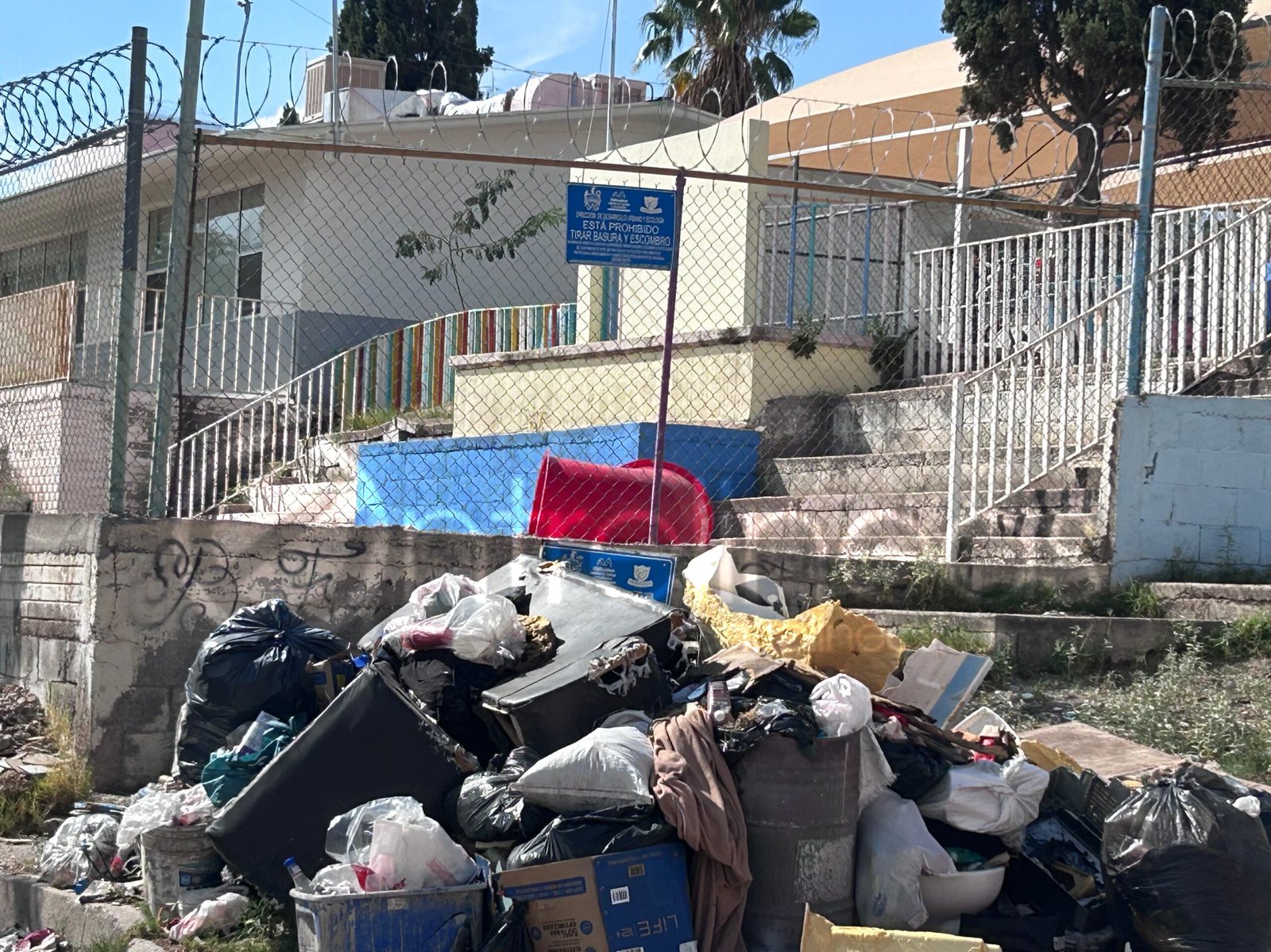 Llama Servicios Públicos a denunciar predios sucios; multas pueden alcanzar los 10 mil pesos
